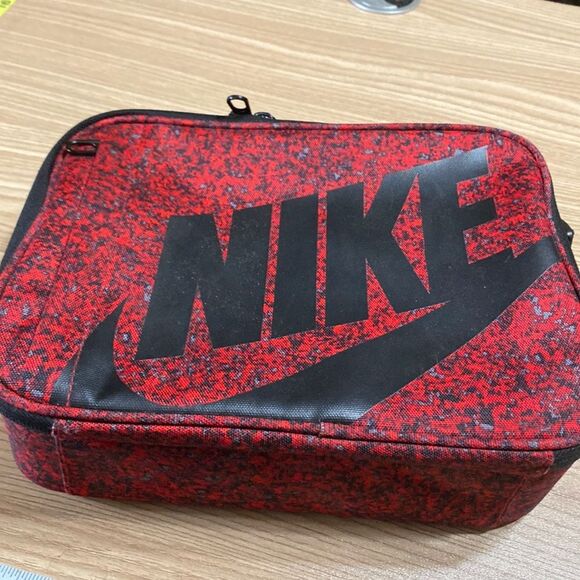 Nike Red & Black Zip Close Hard Shell Square Insulated Strap Bag - Picture 7 of 7